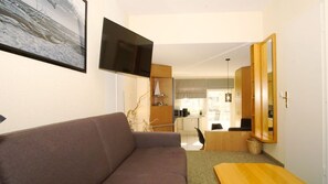 TV, stereo - Only 100 m to the beach, apartment with balcony - App. Eldena FeWo 15 - Apartments (Middelhagen)