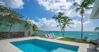 Villa Beach Front House with swimming pool and direct access to the beach Diamant Martinique