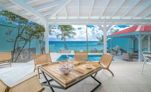 Villa Beach Front House with swimming pool and direct access to the beach Diamant Martinique 
