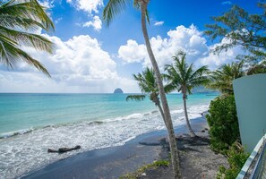 Plage, chaises longues, serviettes de plage