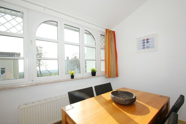 Unclassified image, 1 of 20, button