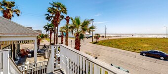 Smart Craftsman Home on Seawall | Gulf-View Observatory Deck | 500’ to Beach
