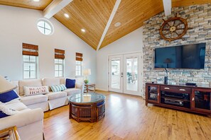 TV, table tennis - 2 Pools, Tennis & Golf | Renovated Canal-Front Retreat | 10 Minutes to Beach (Port Isabel)