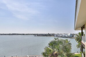 Beach - Key Allegro Island condo with bay views, central AC, W/D - snowbirds + dogs ok (Rockport)