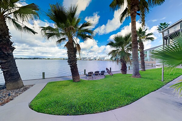 Property grounds - Key Allegro Island condo with bay views, central AC, W/D - snowbirds + dogs ok (Rockport)