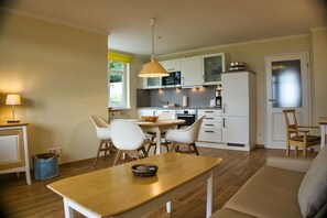 Interior - With sea view and balcony, use of swimming pool and sauna - sea view apartment 23 - (Göhren)