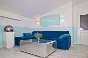 TV, stereo - With sea view and balcony, use of swimming pool and sauna - sea view apartment 67 - (Göhren)