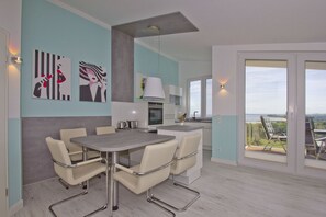 Dining - With sea view and balcony, use of swimming pool and sauna - sea view apartment 67 - (Göhren)