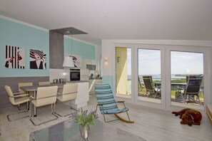 Dining - With sea view and balcony, use of swimming pool and sauna - sea view apartment 67 - (Göhren)