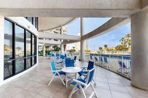 Outdoor dining - Corner condo with amazing views, wraparound balcony, & pools - minutes to beach (South Padre Island)
