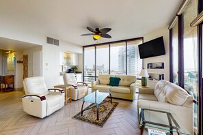 TV - Corner condo with amazing views, wraparound balcony, & pools - minutes to beach (South Padre Island)