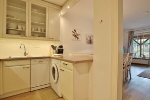 Unclassified image, 3 of 38, button