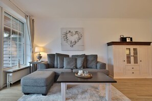 Televisión, reproductor de DVD, estéreo