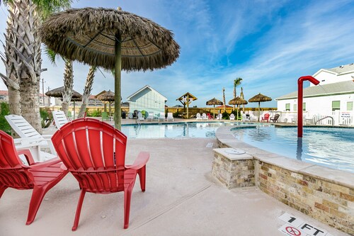 Nemo Cay Retreat | Heated Pool & Kids’ Play Fountains | 5 Minutes to Beach