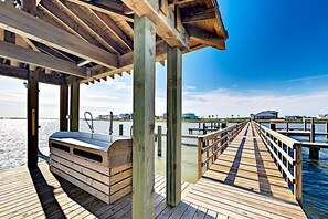 Property grounds - Waterfront paradise with private pool, dock, poolside TV & multi-TV game room (Rockport)