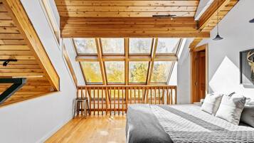 5 間睡房、書桌、熨斗/熨衫板、可攜式嬰兒床