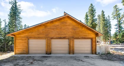 Moose Hill Cabin 🏔 Hot Tub - Private - 6 Acres - 23 Miles to Breck!