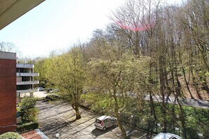 Unclassified image, 3 of 20, button