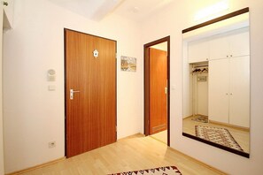 Unclassified image, 5 of 20, button