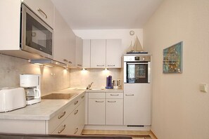 Unclassified image, 2 of 20, button