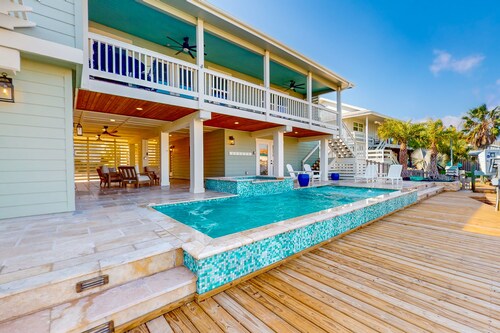 Waterfront Living at Its Best | Cabana, Private Dock, Hot tub and Pool