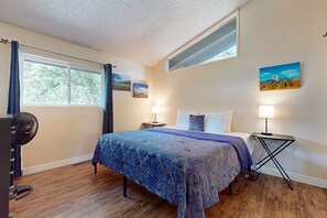 3 bedrooms, internet, bed sheets