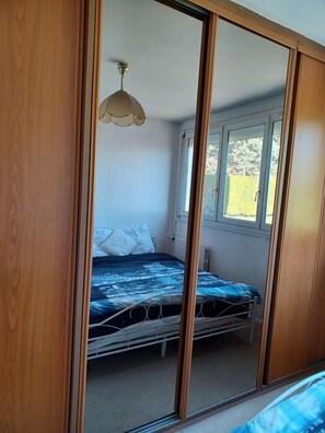 3 dormitorios, tabla de planchar con plancha, wifi gratis y ropa de cama