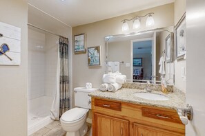 Towels - Bay-view all-suite condo with pool & fishing dock - walk to beach (South Padre Island)