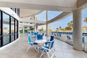 屋外ダイニングエリア