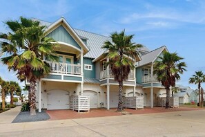 Exterior - Palmilla Beach island retreat steps from the beach with pool & golf course (Port Aransas)