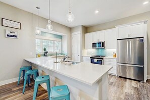 Fridge, microwave, oven, stovetop - Palmilla Beach island retreat steps from the beach with pool & golf course (Port Aransas)