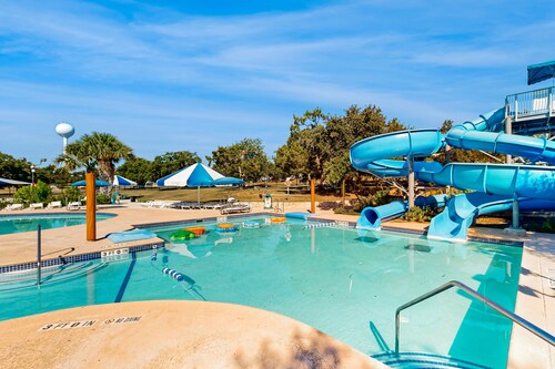 Stylish Hideaway w/ Chic Kitchen & Private Patio - Located at World of Tennis