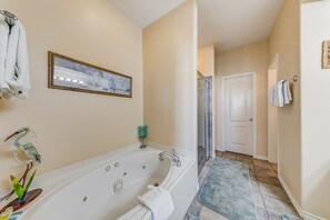 Towels - Wonderful canal-front condo with private dock & amazing views (Corpus Christi)