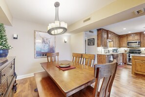 Dining - Lavish All-Suite w/ Tennis Courts: Near Pool, Golf (Lakeway)