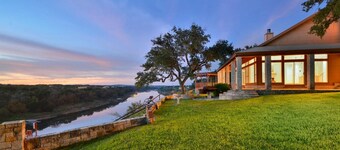 Regal riverfront home with 2 cabins - 2 miles to marina