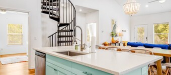 Lakefront dog-friendly home with kayaks, SUP’s, huge screened porch