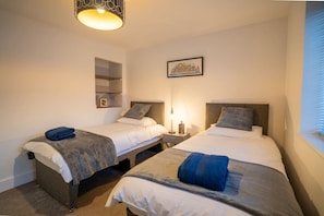 2 bedrooms, iron/ironing board, free WiFi, bed sheets - Skyway First Floor Apartment is a 2 bedroom apartment with parking in Three Bridges (West Sussex)