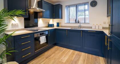 Applewood Ground Floor Apartment is a 2 bedroom with parking in Three Bridges