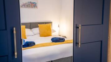 2 bedrooms, iron/ironing board, free WiFi, bed sheets