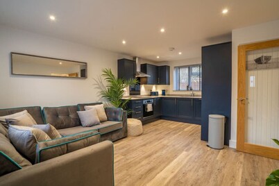 Applewood Ground Floor Apartment is a 2 bedroom with parking in Three Bridges