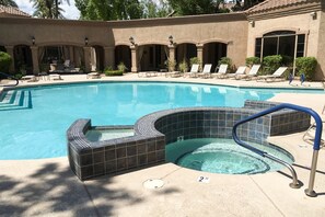 A heated pool - Breezy Desert Retreat Upscale N. Scottsdale Condo with Community Amenities (Scottsdale)
