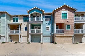 Exterior - Coastal retreat with pool, balconies, sundeck & boat slip - near beach (Corpus Christi)