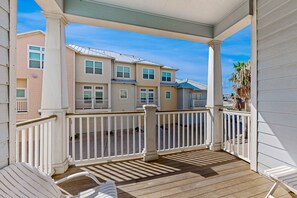 Terrace/patio - Coastal retreat with pool, balconies, sundeck & boat slip - near beach (Corpus Christi)