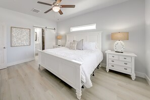 3 habitaciones, tabla de planchar con plancha, wifi y ropa de cama 