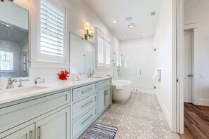 Free toiletries, hair dryer, towels - Palmilla Opulence | Private Pool & Hot Tub | Walk to Beach, Golf & Dining (Port Aransas)