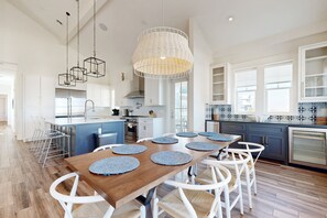 Dining - Palmilla Opulence | Private Pool & Hot Tub | Walk to Beach, Golf & Dining (Port Aransas)