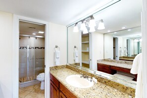 Towels - Beachfront Getaway | Pool, Panoramic Views & Sleeping Nook | Suntide ii 106 (South Padre Island)