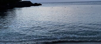 Sweet Oasis - gated with 24/hr security/ swimming pool/ free access to beach 