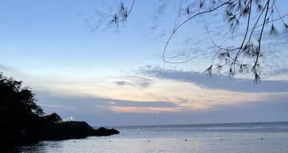 Sweet Oasis - gated with 24/hr security/ swimming pool/ free access to beach