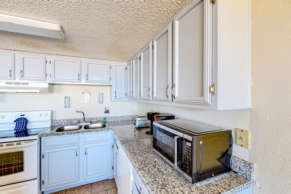 Refrigerador, microondas, horno y parrilla de estufa 